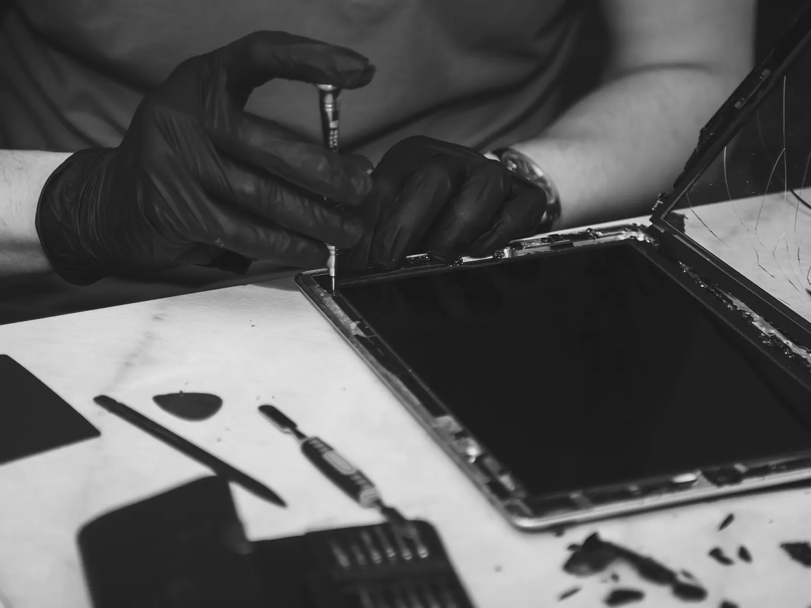 Poste de réparation de tablettes et d'iPad dans l'atelier de Strasbourg